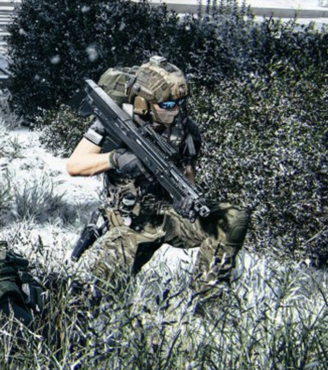 _MiLLER_BY_'s tweet photo. @5oXzhy @CallofDuty Like, is this Mf okay? wearing only shirt in snow. https://t.co/faWxdeSwP0