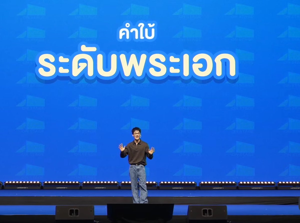 _sehunism's tweet photo. it's so funny cause why does tay tawan look like he's going to reveal the new samsung line up for tonight's livehouse 😭

TAYTAWAN LH ON STAGE
#GMMTVLiveHouse #Tawan_V https://t.co/A3M95gLgp0