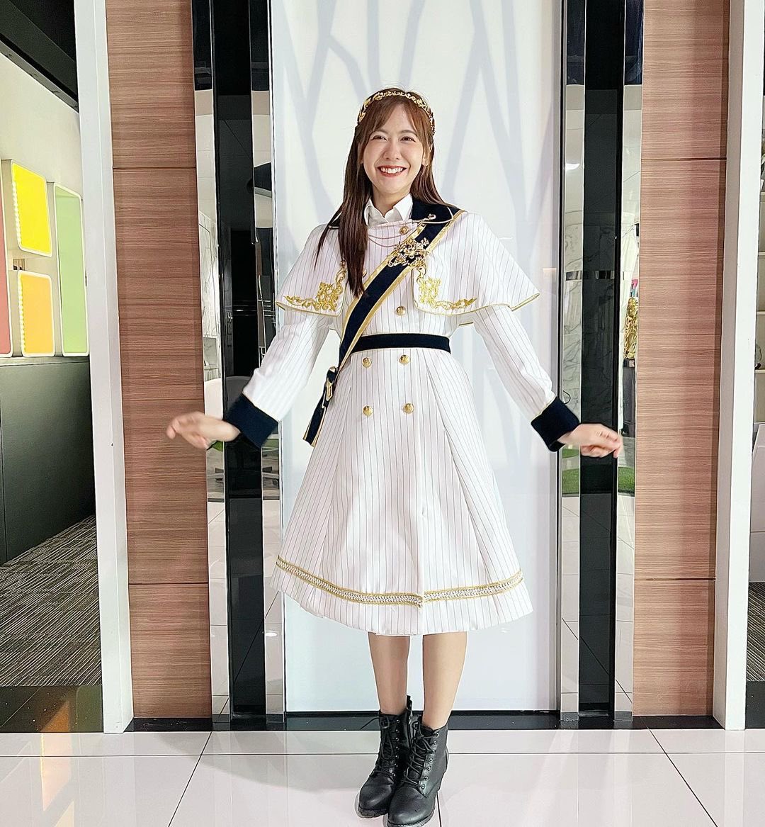 SSAS__s's tweet photo. จริงนะ นี่ก็ชอบชุดวันประกาศผลGEวงม่วงเหมือนกัน ใส่แล้วสวยทุกคนอะ แบบดูดีกันมากๆเลย กับชุดพิธีการอีกอัน ถึงหลังๆพอลูกตำแหน่งเยอะๆจะเหมือนทหารติดทุกเหรียญก็เถอะ 😂 https://t.co/evljpM2Ksz