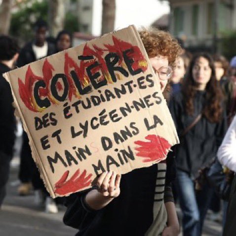 FrenchRapUS's tweet photo. 🚨 ALERTE GÉNÉRALE !!

LE PREMIER MINISTRE FRANÇAIS ANNONCE LA FERMETURE DE TOUS LES LYCÉES EN FRANCE JUSQU’À LA FIN DE SEMAINE 😱

C’EST UN PREMIER PAS VERS UN CHANGEMENT. https://t.co/qaMpZFHNU1