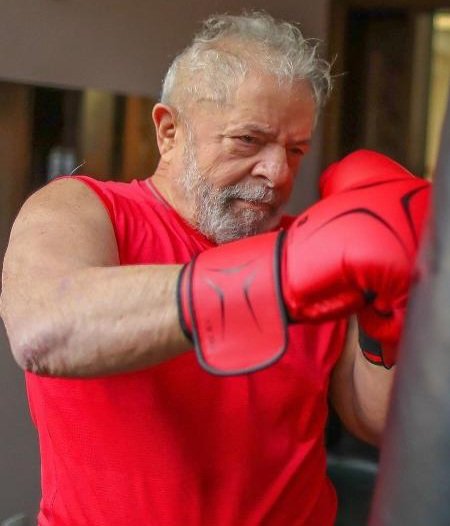 CarlosS48442375's tweet photo. NUNCA  FOI  FÁCIL 
LULA  É  LUTA.
VAMOS NOCAUTEAR O BOLSONARISMO. https://t.co/rkn45xI72D