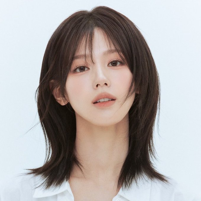 Gidle_x_nebobo's tweet photo. Actress CHO MIYEON's profile for kdrama BITCH X RICH. She's playing the main lead in the series. https://t.co/XryIUabYUa