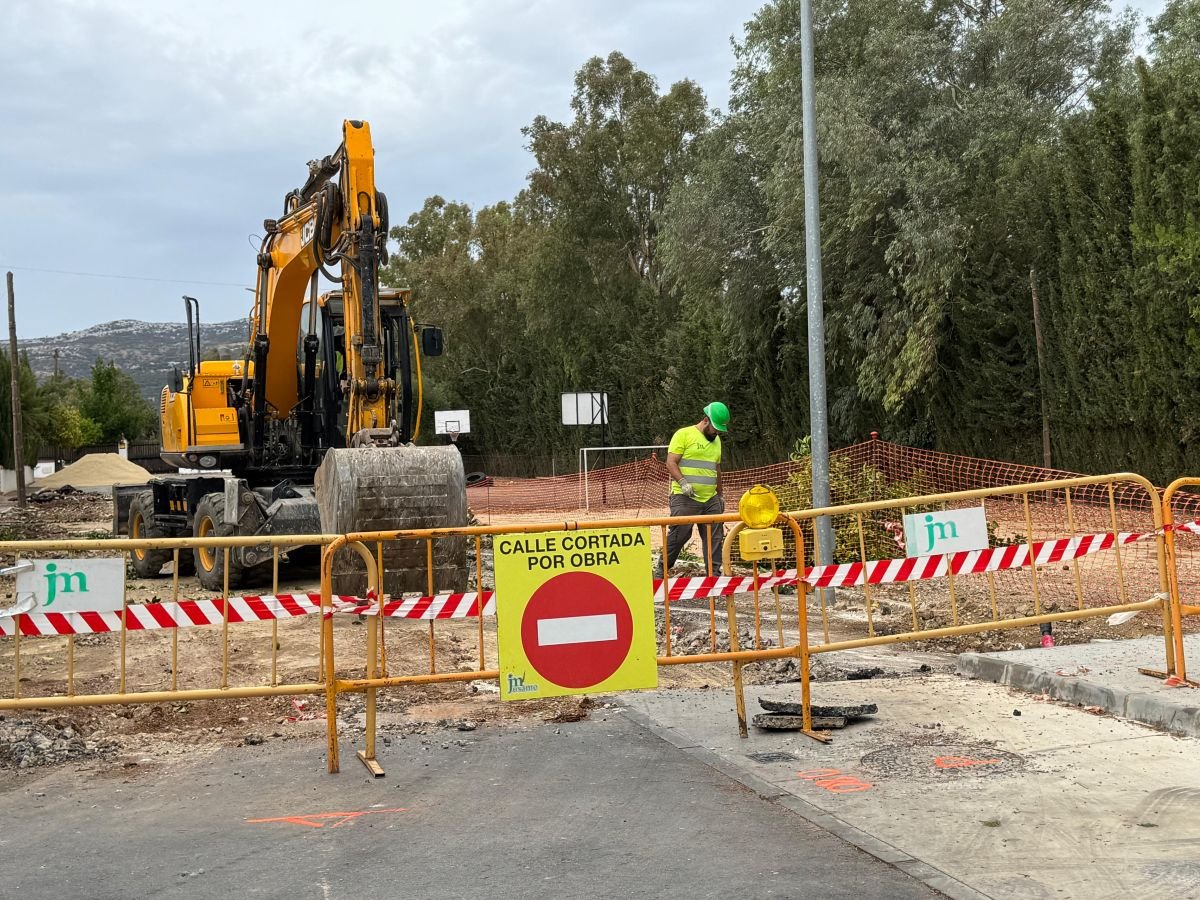 diarioronda's tweet photo. El Ayuntamiento de Ronda invierte 379.000 euros en la segunda fase de mejoras del Cerro del Almendro.
https://t.co/XHW5KiWGGK https://t.co/sjyBDak6L2