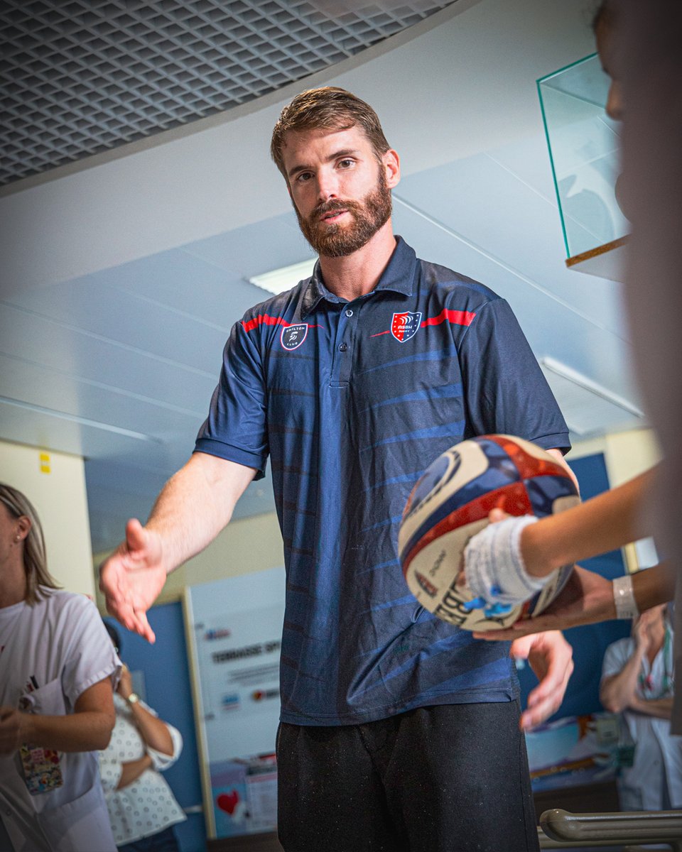 ASBHOfficiel's tweet photo. 🔴🔵 𝗩𝗶𝘀𝗶𝘁𝗲 𝗱𝗲 𝗻𝗼𝘀 𝗥𝗢𝗨𝗚𝗘 &amp; 𝗕𝗟𝗘𝗨 au service pédiatrie de l’Hôpital de Béziers avec l’association @PremiersdCordee. De beaux moments de partage avec les jeunes et le staff médical. Merci pour l’accueil ! 🙌 https://t.co/b6QoCseaIg