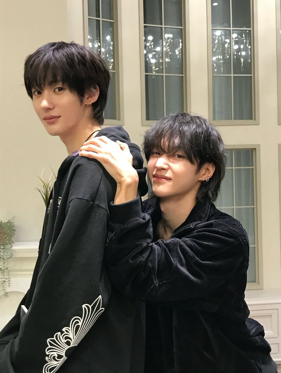 Hazel9502's tweet photo. สิ่งไหนของแอนตันที่ไม่อยากให้เปลี่ยนไป
🎸 อ่าา แอนตันเหรอ…ความน่ารักล่ะมั้ง https://t.co/uZJFcWS2Ss