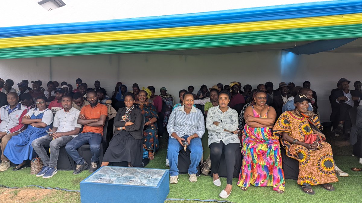 robbyrwanda's tweet photo. NONAHA 🚨🚨 Muri @MusanzeDistrict , mu mirenge ya #Cyuve na #Gacaca hari kuba inteko y'Abaturage igamije kumenya byimbitse ibibazo biri mu baturage no kubagezaho ubukangurambaga muri gahunda zitandukanye zibateza imbere
@RwandaNorth @RwandaLocalGov
@RwandaGov @Rwandapolice https://t.co/pX7UNDiSKV