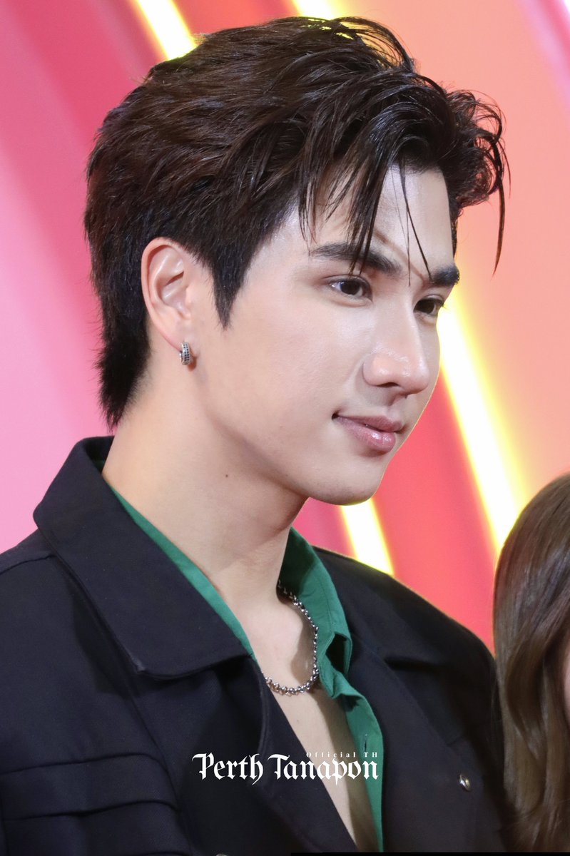 PerthOfficialTH's tweet photo. หล่อจนหายใจไม่ออก

PERTH X TOPS OF GOHAIR 

#GOHAIRxPerth 
#PerthTanapon https://t.co/HxMnCLmV1i