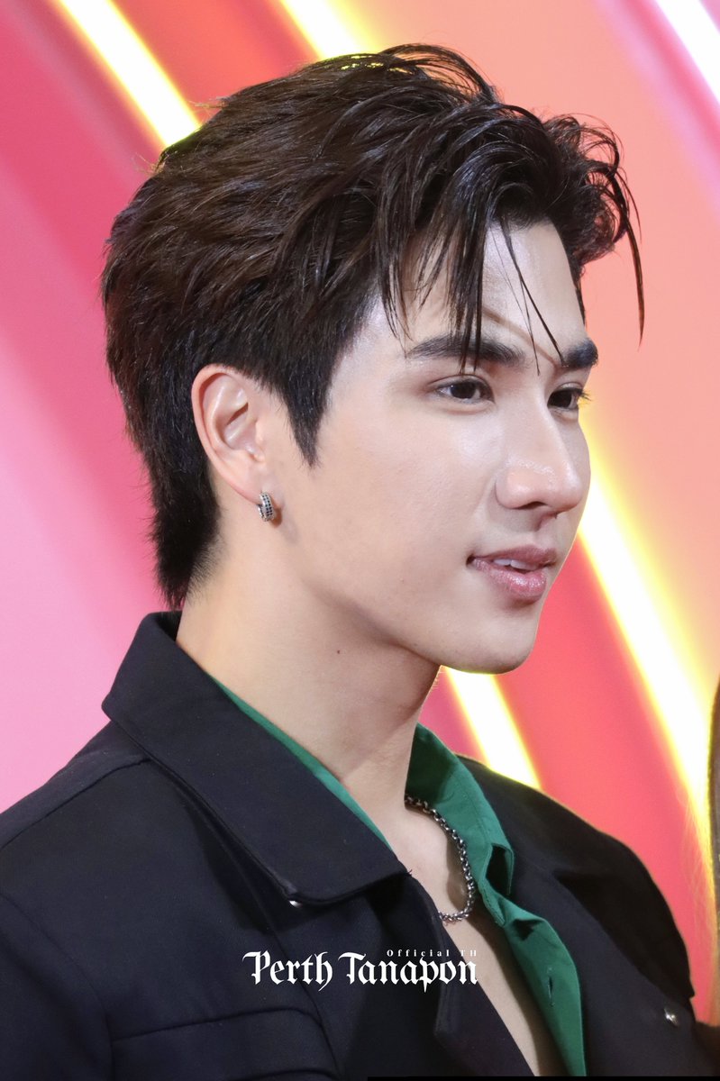 PerthOfficialTH's tweet photo. หล่อจนหายใจไม่ออก

PERTH X TOPS OF GOHAIR 

#GOHAIRxPerth 
#PerthTanapon https://t.co/HxMnCLmV1i