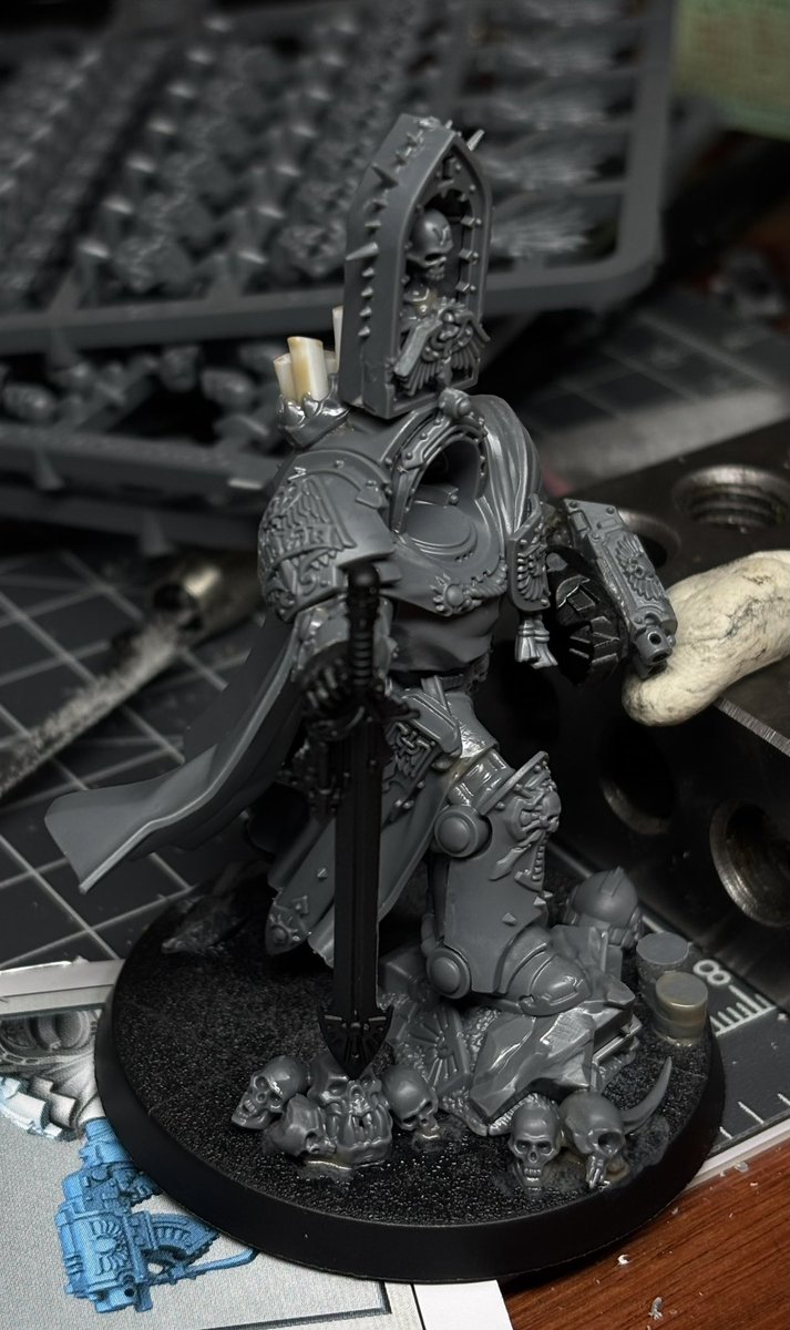 Diko_MOTM's tweet photo. Deathwing Terminator Grand Master himself, BELIAL! Kitbashing into more imposing silhouette. It’s my opinion that all termies should have a powerfist lol! #warhammer40k #darkangels #kitbashing @WH_JPN @WarhammerSasebo https://t.co/7XvkpRtnLA