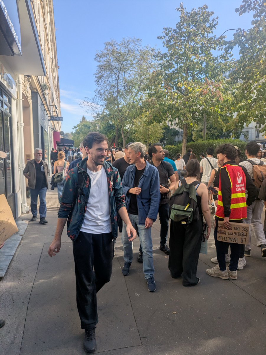 StCycliste's tweet photo. Il y'a Swann Arlaud en manif mais vos artistes et sportif de merde ne sont pas là https://t.co/erZ1V3OTLA