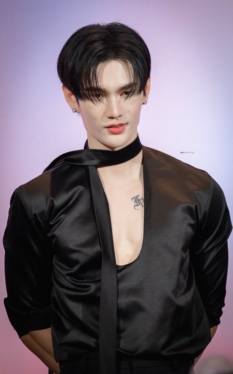 pupukrittin's tweet photo. DAMNNN, they’re such a perfect match 🔥😏

#poohpavel https://t.co/t06C7wgsbs