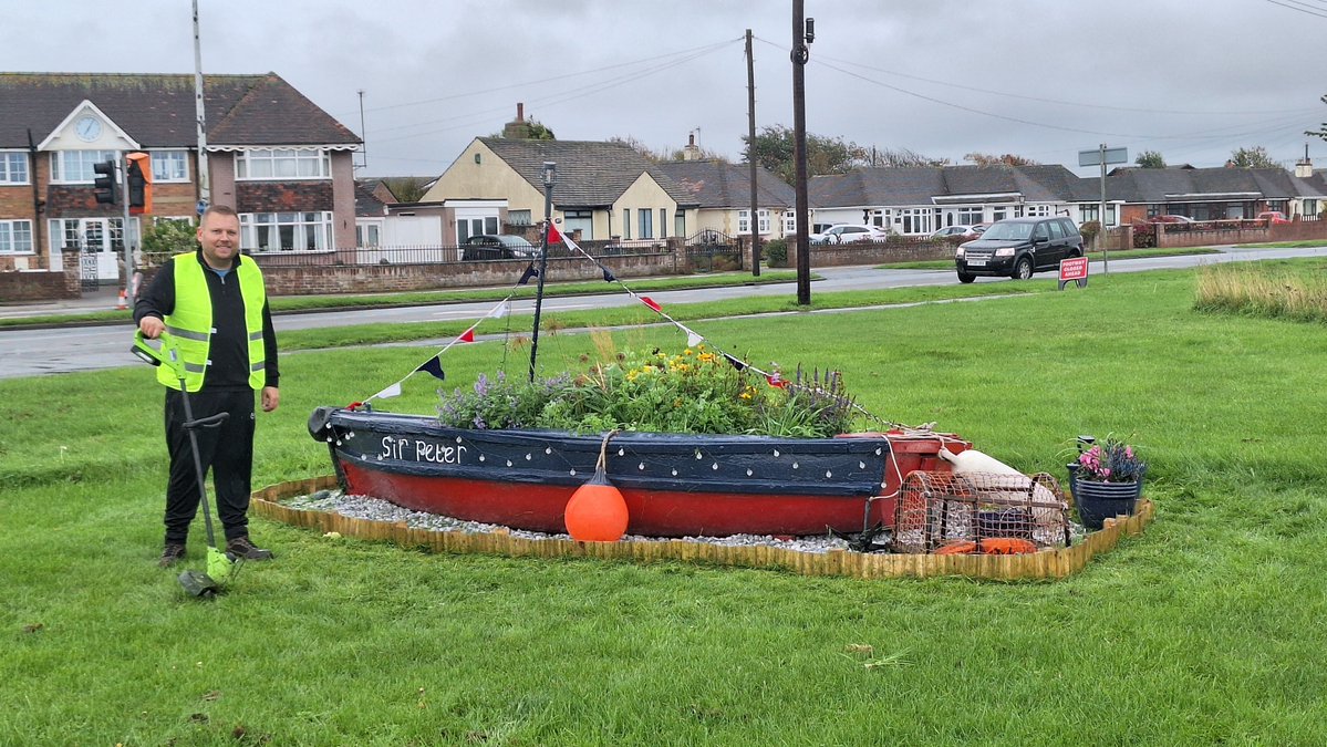 ReformUKTomW's tweet photo. A wet morning but a good start. We told you to vote Reform and we'd deal with the small boats!! Putting words into action! #fleetwood #reformuk https://t.co/CxHu3XRwz7