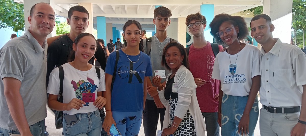EdilPerezP's tweet photo. Un excelente intercambio con los jóvenes de nuevo ingreso a la @FeuCuba https://t.co/tJ7uIxM8Gs