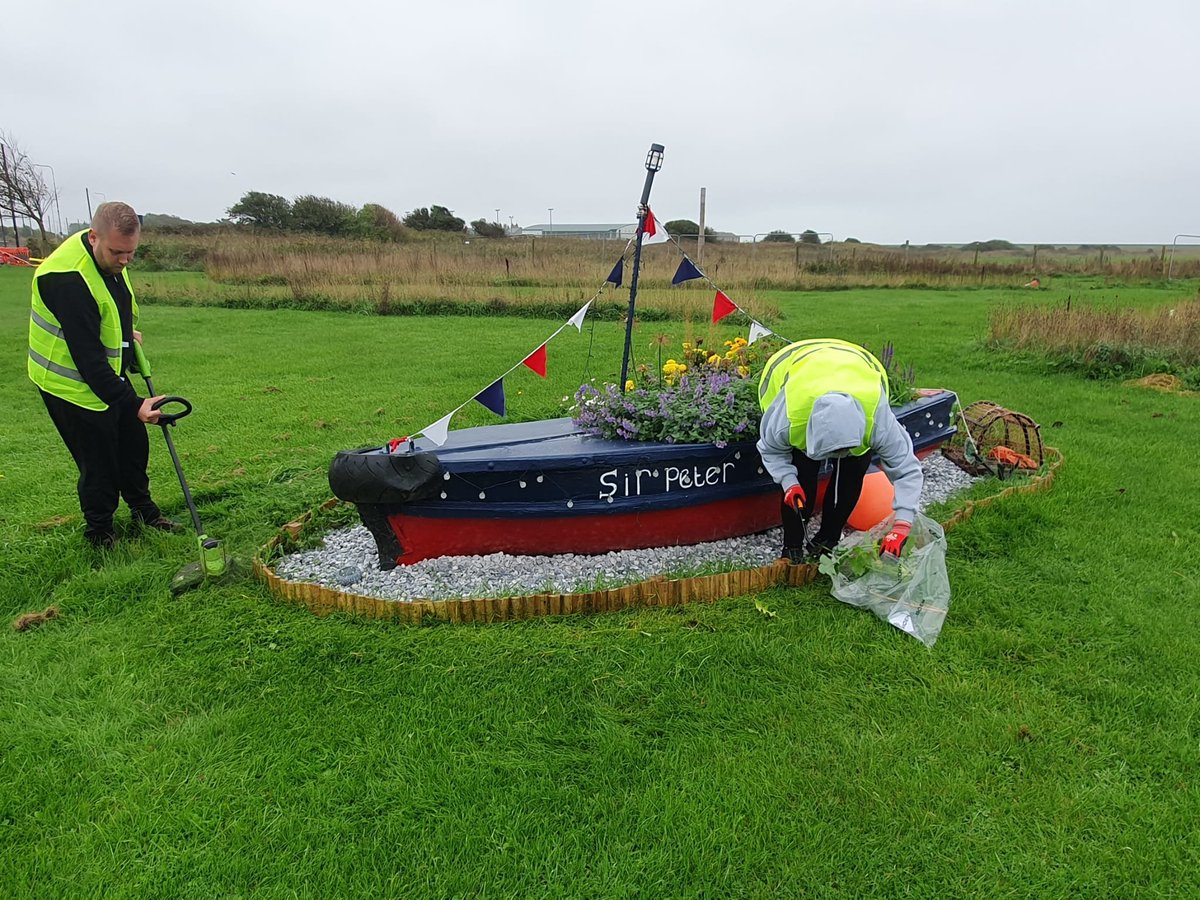 ReformUKTomW's tweet photo. A wet morning but a good start. We told you to vote Reform and we'd deal with the small boats!! Putting words into action! #fleetwood #reformuk https://t.co/CxHu3XRwz7