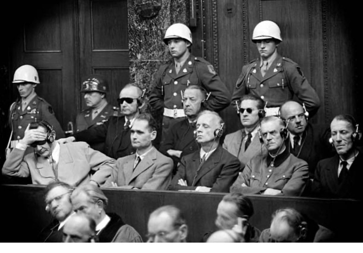 AlvaroGarciaJ's tweet photo. Acusados en juicio de Nuremberg/ Acusados en la JEP https://t.co/h63ebf5lWt