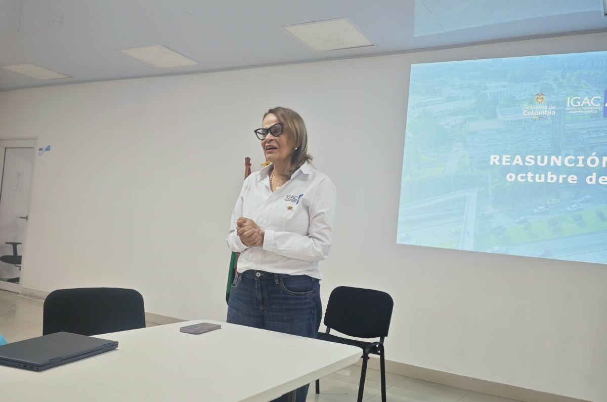 igacColombia's tweet photo. 🤝Tras asumir nuevamente como gestores de Yopal, nos reunimos con las veedurías del municipio para socializar el estado de las bases catastrales recibidas durante el proceso de empalme. 

En esta jornada compartimos los hallazgos en datos prediales relacionados con:

📃Trazabilidad documental.
🌎Integridad geográfica.
🧮Calidad alfanumérica.
✅Cobertura territorial.
🏘️Trámites y PQRS pendientes.

Nuestro compromiso con la ciudadanía es realizar la corrección progresiva de la información alfanumérica y geográfica para garantizar la calidad de los datos y avanzar por la seguridad jurídica de la propiedad.