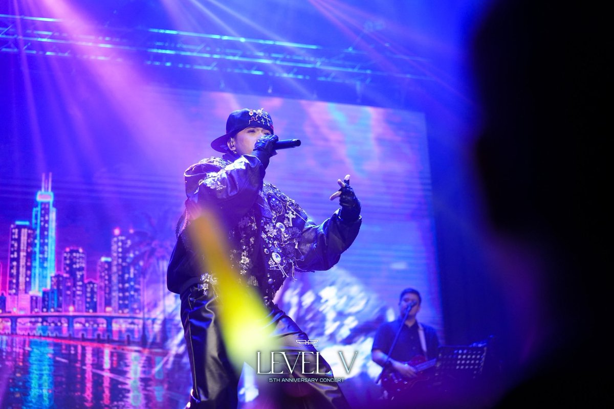 PressHitPlay's tweet photo. Press Hit Play Level V: 5th Anniversary Concert

A moment that truly captivated the stage. CHRLS delivers a powerful and heartfelt performance of Justin Bieber’s “Holy.” 💛

#PressHitPlay #PHPLevelV #LEVELVConcert #PPOP #PHP5thAnniversary https://t.co/nK37BZ0K9n