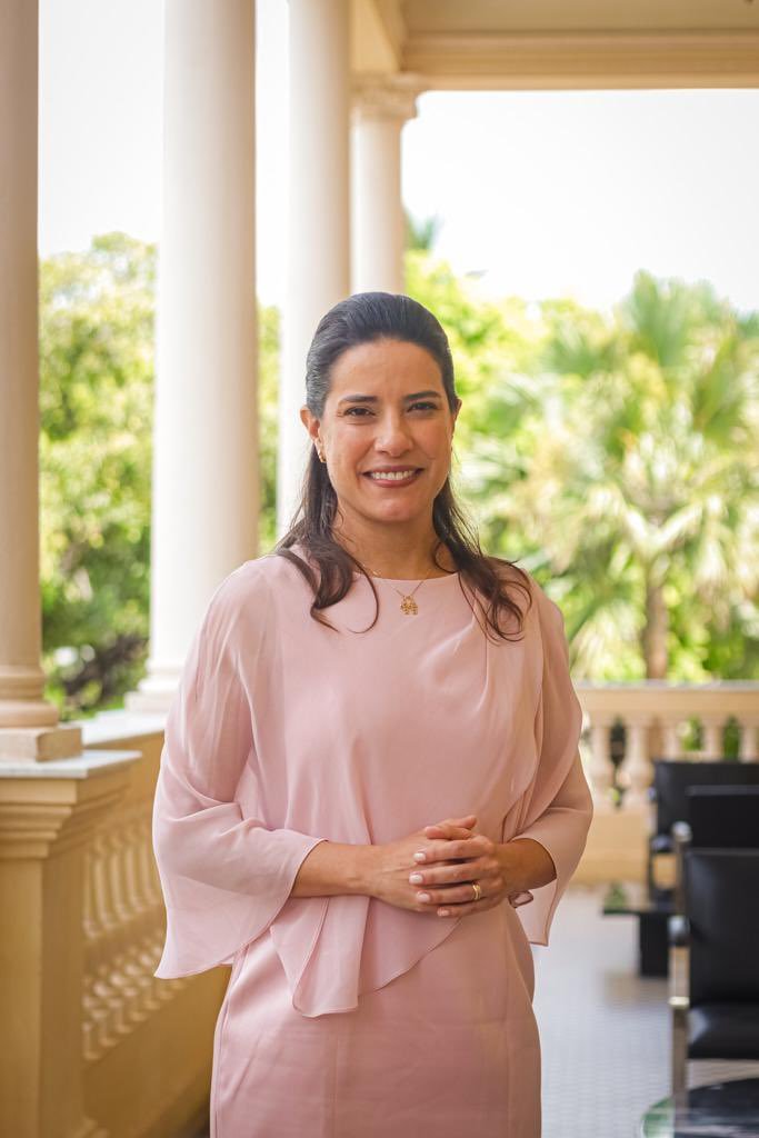 ShiiPPlay's tweet photo. Vocês estão olhando para uma futura presidenciável: Raquel Lyra 💜

- Graduada em direito com pós-graduação em direito econômico 
- Delegada da PF
- Procuradora do Estado de Pernambuco 
- Secretária da criança e juventude 
- Prefeita de Caruaru 
- Governadora de Pernambuco https://t.co/AKNMUTLY3j