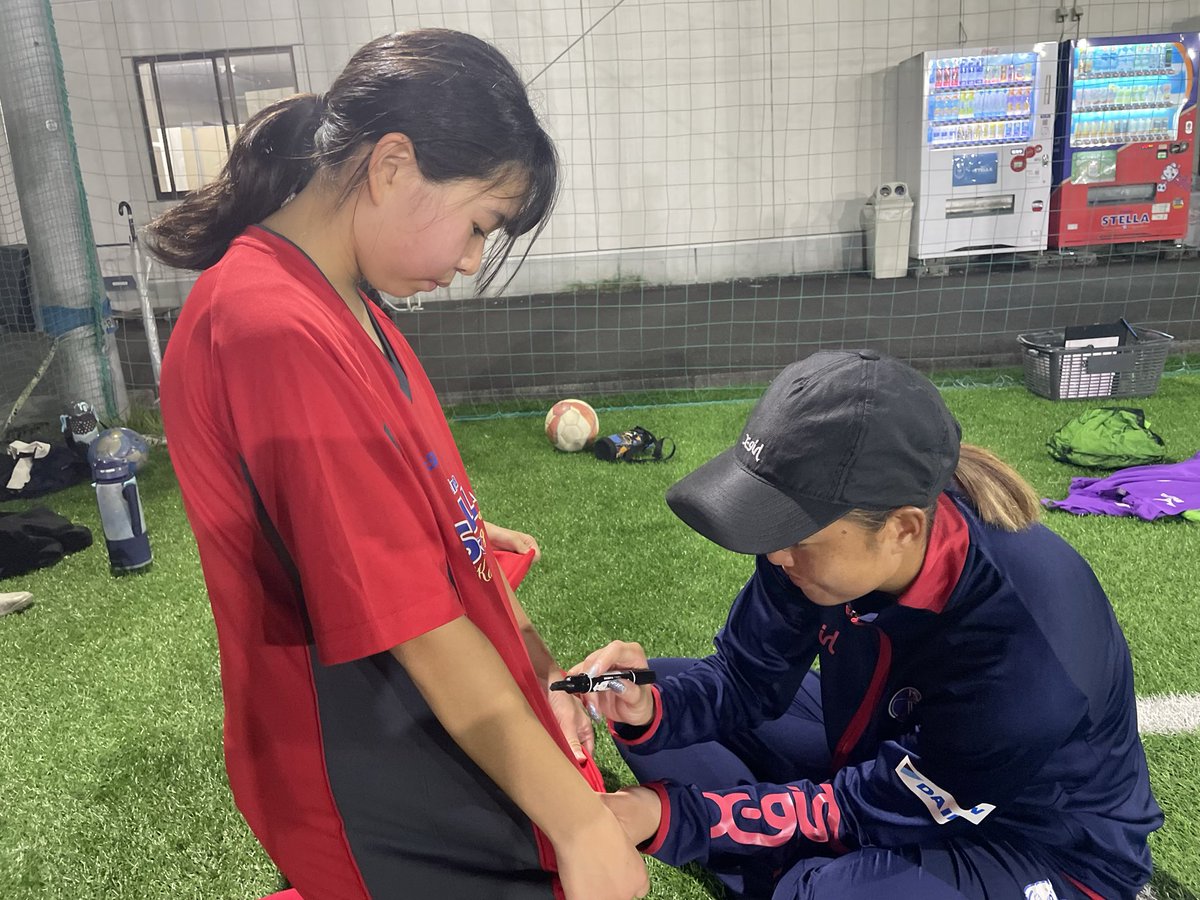 nojima_school's tweet photo. 火曜日U-12クラス

トップチームの風間選手が参加してくれました！

「味方と協力してゴールに向かう」をテーマにトレーニング！
さらにGP体験も行い、風間選手から直接アドバイスをいただきました🔥

風間選手、ありがとうございました🧤

来週も頑張りましょう💪

#ノジマステラ 
#風間優華 選手 https://t.co/mLDNI9KRyo