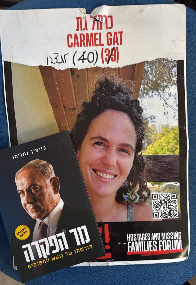 gildickmann's tweet photo. *הודעה לעיתונות מטעם פורום חיים ומשפחות חטופים ושורדי שבי, מוציאי הספר "מר הפקרה":*

*מר הפקרה עשה את הבלתי אפשרי והוסיף חטא על פשע שבעה באוקטובר*

באופן סמלי, לקראת שבעה באוקטובר - השופר של מר הפקרה נשלח להשתלח בנו שורדות ושורדי השבי ובבנות ובני משפחותינו.

מר הפקרה שטיפח את חמאס, הזרים את מזוודות הדולרים, קידש את ניהול הסכסוך והסתיר את ההתראות שקיבל לפני שבעה באוקטובר.

נוטש החטופים שיועציו קיבלו כסף מקטאר תוך כדי מלחמה ומואשמים במסירת מידע בכוונה לפגוע בביטחון המדינה תוך סיכון חיי חטופים.

על עמוד הקלון יש מקום רק לאדם אחד – בנימין נתניהו שלעד ייזכר כראש הממשלה שבמשמרתו התרחש האסון הגדול בתולדות ישראל. כשהוא ישן – 251 מקרובינו נחטפו, 1200 נרצחו, אלפים נפצעו ורבבות הפכו לפליטים במדינתם.
לנצח נזכור שסירובו לחתום במשך כשנה וחצי על עיסקת חטופים, אותה עיסקה שאולץ לקבל בהמשך, הביאה למותם של 46 חטופים ואין ספור חיילי צה״ל.

לינון מגל ולשאר אנשי 'מכונת הרעל' – אנו רוחשים בוז עמוק. מגל אינו עיתונאי, אלא שופר תעמולה חסר מצפון של ראש ממשלה שהפקיר את אזרחיו. הניסיון להסית נגד שורדי שבי ומשפחות שחיכו יום-יום ליקיריהן רק כדי להגן על כסא השלטון – הוא כתם מוסרי שלא יימחה.

אבל ינון מגל הוא רק השליח. האשם האמיתי יושב בלשכת ראש הממשלה.
והוא ייתן את הדין בקרוב מאוד, בפני וועדת חקירה ממלכתית.
