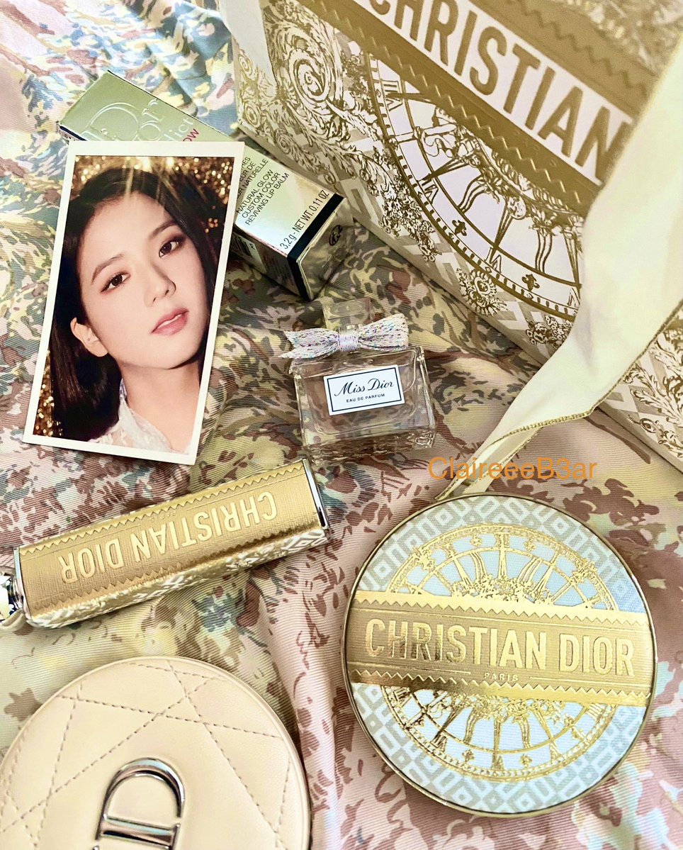 claireeeb3ar's tweet photo. When love and support is genuine.🤍

#JISOO  is definitely my-inspo girly. 😉💕
For every season, whatever occasion @Dior is a staple in this household. https://t.co/0Ah2TdFxXH