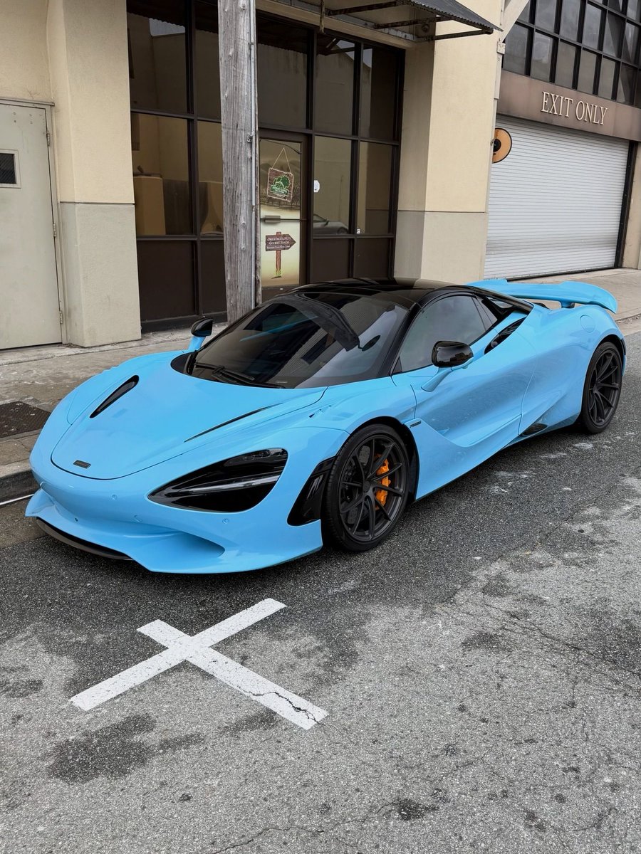 TheAutoHub's tweet photo. McLaren 750s https://t.co/lFKY9SASKW