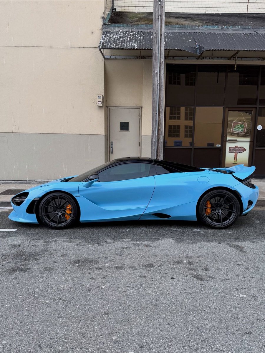 TheAutoHub's tweet photo. McLaren 750s https://t.co/lFKY9SASKW