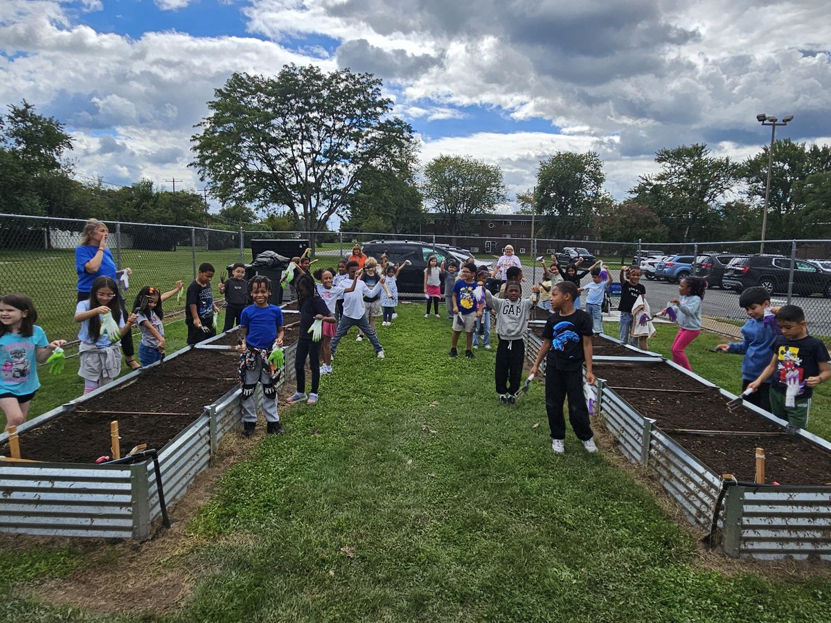 BrooksideBruins's tweet photo. It was a team effort to get our Fall Garden started! Kindergarten, 1st, &amp; 2nd graders prepped the soil and planted our seeds. We are excited to watch them grow! 
#BrooksideBEST #ChristinaStrong https://t.co/5xwwx0Jkkg