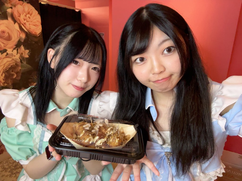 melt_mashiro's tweet photo. おきゅおわしました！

ෆ˚*初めてデスタコくれた6分の6辛いお兄様✨️

ෆ˚*私にもドリンクを恵んでくれたお兄様✨️

今日あひるちゃんと初めましてして沢山お話した！

ですタコは辛かったですでも美 おいちかった🐙
お酒もおいちかった🥃 https://t.co/8G9O3CmJZt