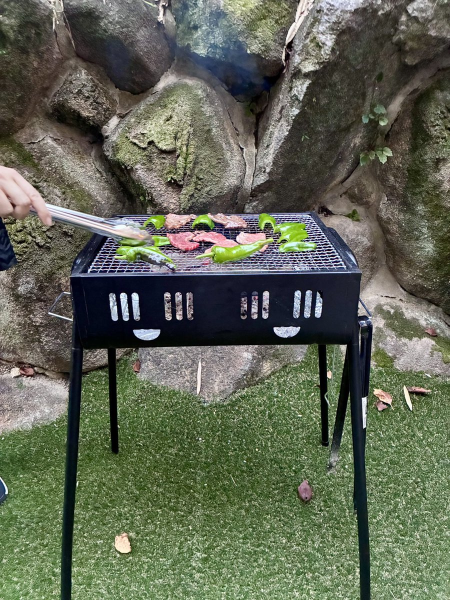 akink0_096's tweet photo. 今日はうちでBBQこしろー会🐴🥩のはずがこしろーだけ不在🤣
でも美味しいお肉持ってきてもらってお土産までたくさんありがとうございます🥰
ういろうもチヒロも大好きやから嬉しい🫪
途中でみんなで大井競馬見たりワンコ1匹に対して5人でお散歩行ったり🤣楽しかった🤣今日もありがとうございました🙏 https://t.co/9NZpfmQ3YA
