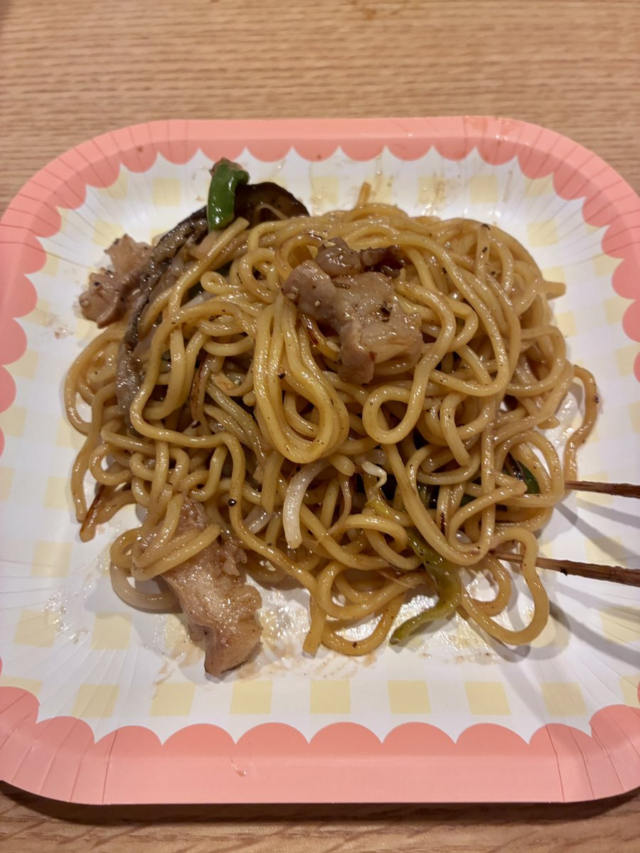 akink0_096's tweet photo. 今日はうちでBBQこしろー会🐴🥩のはずがこしろーだけ不在🤣
でも美味しいお肉持ってきてもらってお土産までたくさんありがとうございます🥰
ういろうもチヒロも大好きやから嬉しい🫪
途中でみんなで大井競馬見たりワンコ1匹に対して5人でお散歩行ったり🤣楽しかった🤣今日もありがとうございました🙏 https://t.co/9NZpfmQ3YA