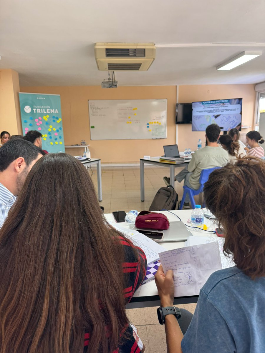 trilemaedu's tweet photo. Celebramos el encuentro del nuevo profesorado que se incorpora a las escuelas Trilema. Un espacio para darles la bienvenida oficial y sumergirnos de lleno en la formación de nuestro Modelo Trilema. Felices de sumar  talento, ilusión y compromiso a nuestra comunidad educativa. https://t.co/R79MOGgwqN