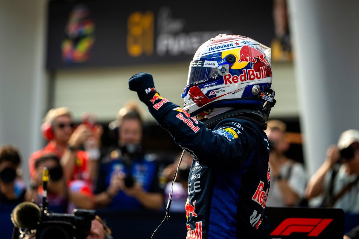 verstappenews's tweet photo. π£οΈ Helmut Marko to OE24: "The chassis was to blame for it not working out earlier (winning in Singapore). Max said he thinks it's possible to finally win in Singapore. As you know, that's the only victory he's missing."
MAX THINKS ITS POSSIBLE TO WIN IN SINGAPOREEEEEE !!!!! https://t.co/qMbZ9ZGsAI