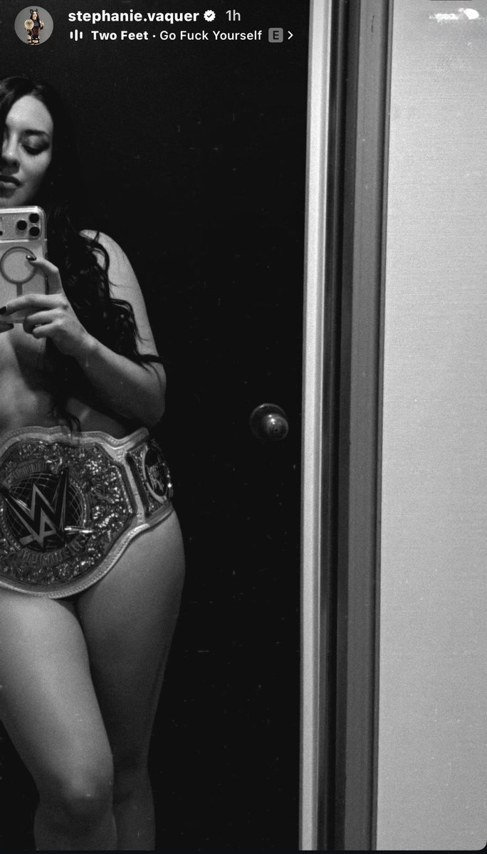 FadeAwayMedia's tweet photo. Stephanie Vaquer flexing her Women’s World Championship 🔥 https://t.co/scAmHQSIsT