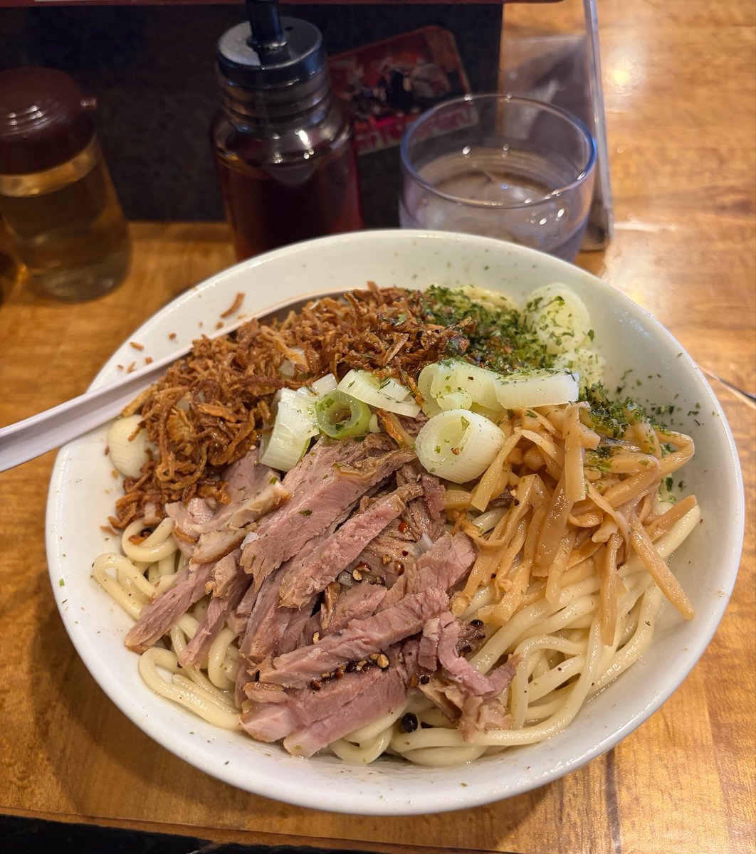 41ralts41's tweet photo. 遅めの昼飯🍜@桑ばら
個人的に今激推しの魚介塩油そば💨
そのままでももちろん途中でお酢,ラー油,などで味変するとさらに飛べます🙌 https://t.co/8UZqI4dvq2