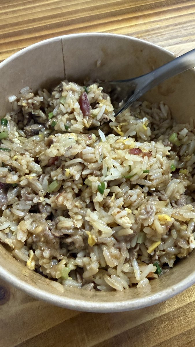 Jamejwfc's tweet photo. 所有人给我去吃沙茶酱牛肉炒饭 https://t.co/ZudCuW9Jbz