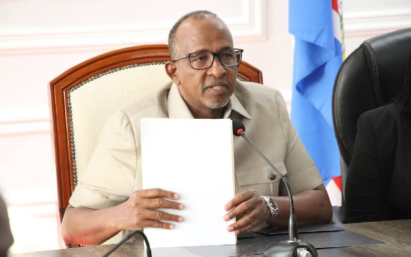 observatoirerdc's tweet photo. 🇰🇪 Le #Kenya confirme son premier cas d' #Ebola.

Selon le ministre Aden Duale, le patient était un citoyen kényan résidant en #RDC, rentré au Kenya via l'aéroport #JKIA le 3 octobre. Il est décédé la nuit dernière alors qu'il était sous traitement. #MVE17 #Ebola17 https://t.co/tBy2ea5tlY
