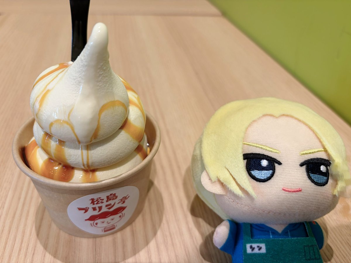 osirukomoe's tweet photo. プリンソフトクリーム https://t.co/thrKfkST0j