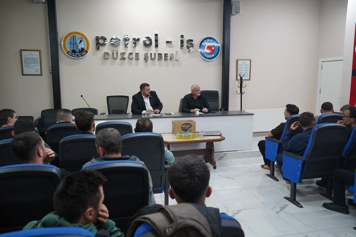 DuzceMeydan's tweet photo. Petrol-İş’ten Standart Profil İşçilerine Bilgilendirme https://t.co/qljYKjVM9G https://t.co/0YukYh9acN