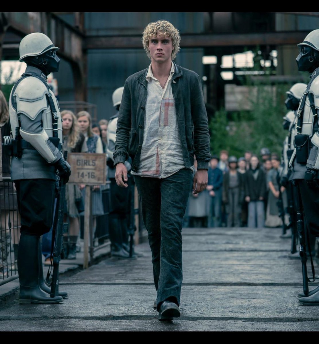 BiigKhalifa's tweet photo. BEFORE HAYMITCH BECAME BROKEN… HE WAS JUST A BOY.”

THE HUNGER GAMES: SUNRISE ON THE REAPING 🏹

We knew Haymitch as the bitter, broken mentor.
Now we’re finally seeing the boy before the Games changed him.

And that’s what makes this story hurt.

This one is masterpiece 🔥🎬 https://t.co/eT95d77yRk
