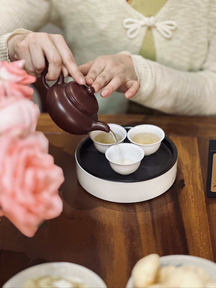 ReihanZikri's tweet photo. Love sipping my daily brew with a touch of warmth, the rich hues of [浊] tea paired with [膳]-style snacks, grabbing a [强] cup to hold, and the deep [紫] tones that make every morning calm. https://t.co/dFpzYHRzYH