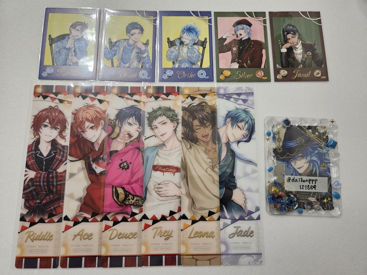 daikonppp121809's tweet photo. 【交換】ツイステ ボンボニエール 缶バッジ しおり カード

譲：リリア/★アズール/カリム/デュース/オルト/リドル/★シルバー/ジャミル/★エース/トレイ/★レオナ/ジェイド (画像のお品物・数量)

求：イデア、ルーク(友人分)

↓詳細＆条件続きます↓ https://t.co/PCxmHtxhO4