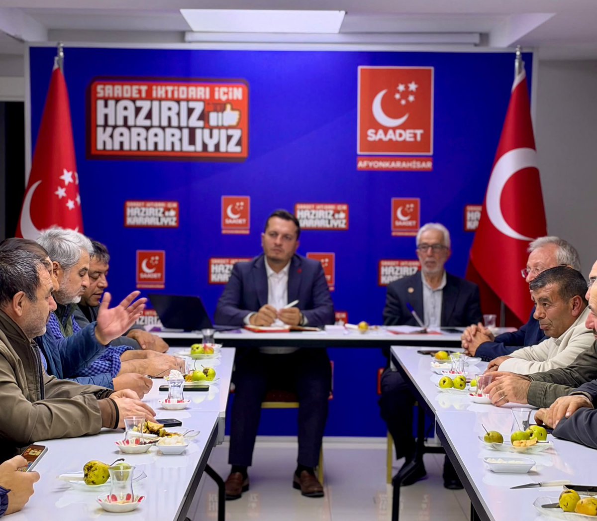 saadetafyonn's tweet photo. 📍Haftalık İl Yönetim Kurulu Toplantısı

Birileri fon vurgunlarıyla gündeme gelirken; milletimiz hayat pahalılığıyla, geçim sıkıntısıyla ve her geçen gün ağırlaşan ekonomik şartlarla mücadele ediyor.

Adaletin, emeğin ve alın terinin yanında durmaya kararlılıkla devam edeceğiz. https://t.co/ksLeX2DUmZ