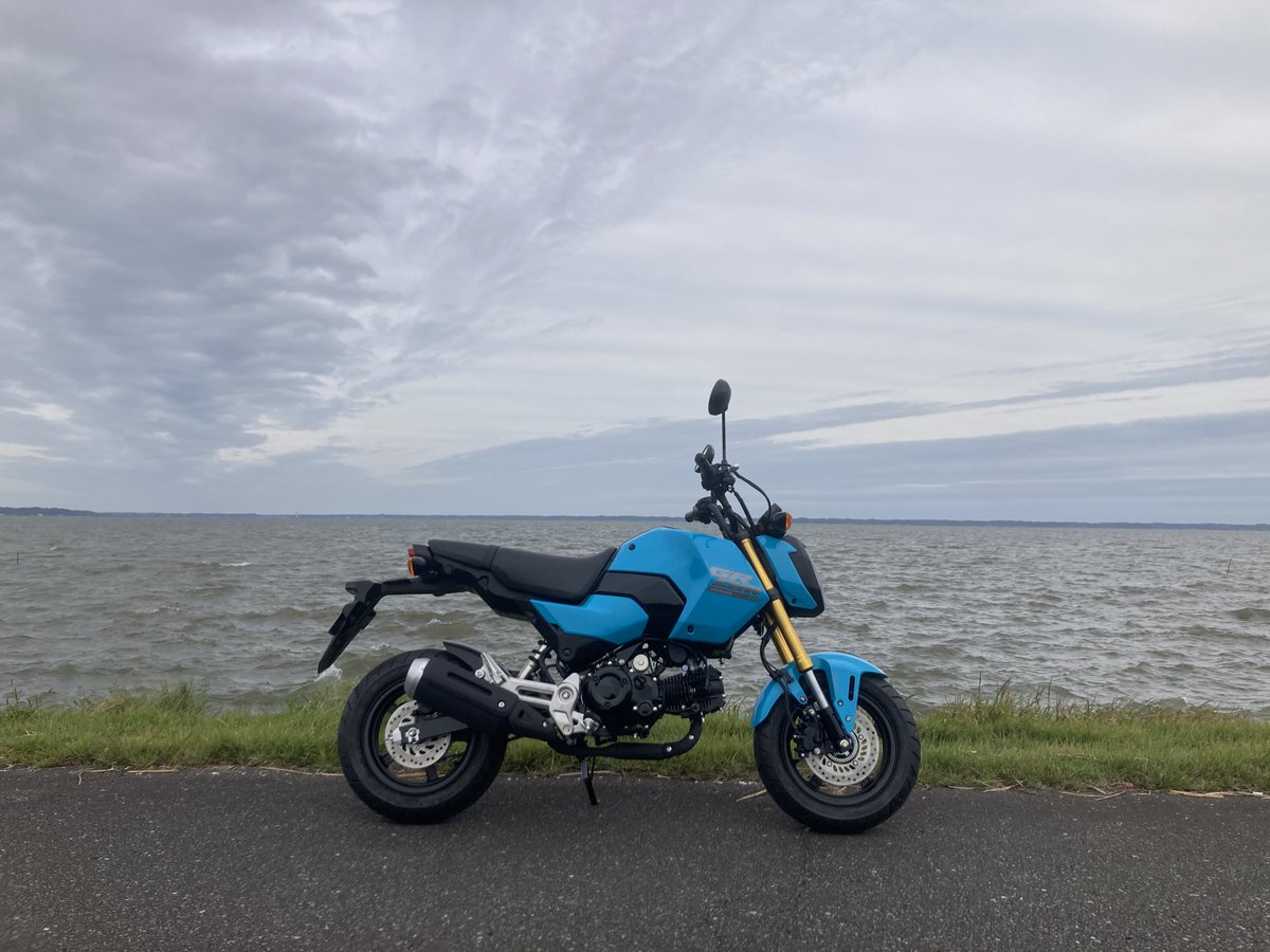 masahiro296's tweet photo. Vee Rubberの皮むき無事終了。燃費は燃費計70km/l、満タン法65km/l。ポジションはJC75に比べて立ち気味、慣れの問題だと思いますが、久しぶりにお尻が痛くなりました。利根川木下河岸跡〜予科練平和記念館〜霞ヶ浦湖畔〜鹿島海軍航空隊跡 #グロム #印西市 #阿見町 #美浦村 https://t.co/I5Mxw2rSuv