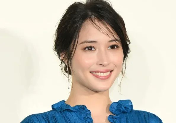 EntameHub_jp's tweet photo. 俳優の__広瀬アリス__が10月4日放送の日本テレビ系『おしゃれクリップ』に出演し、10代後半から20代前半にかけて摂食障害に悩んでいた過去を明かした。現在も完全に克服したとは感じておらず.
https://t.co/ljGtlBhvZb https://t.co/7XHYV1xZE3