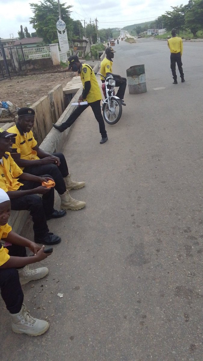 ShuaibUnserious's tweet photo. Una get this yellow rangers for una state? https://t.co/b0zFoPFtZg