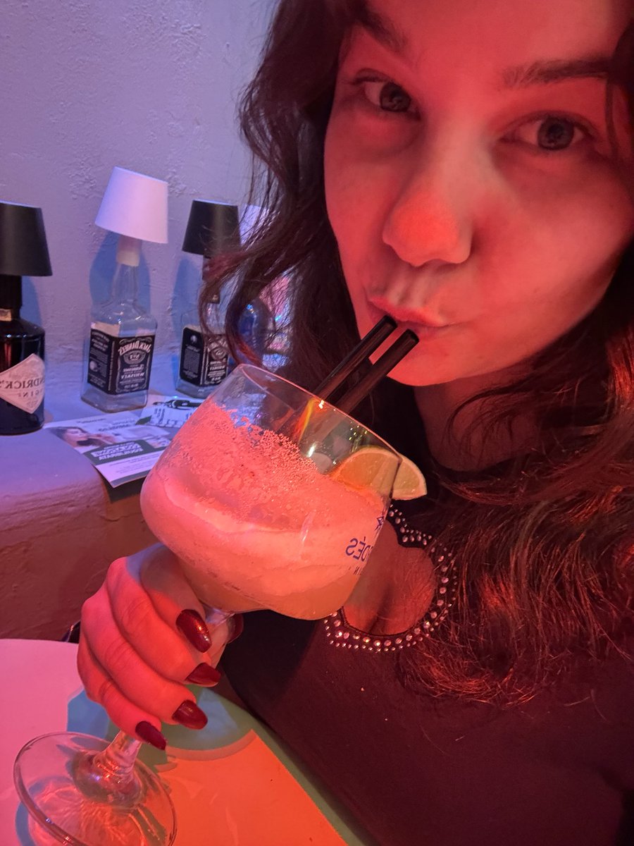 DosDeseo's tweet photo. 🔥👿🍹💃🏼 https://t.co/D0n9pHuJq8