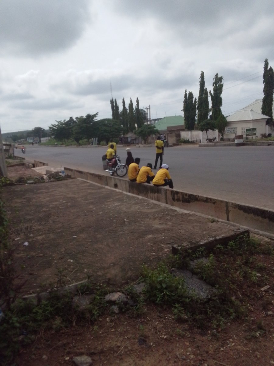 ShuaibUnserious's tweet photo. Una get this yellow rangers for una state? https://t.co/b0zFoPFtZg