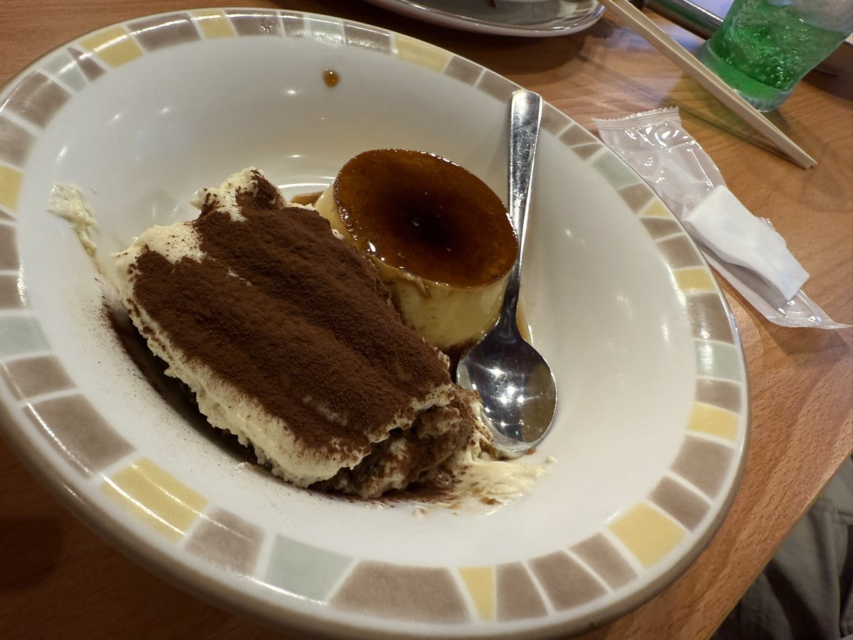 irisbeniko's tweet photo. わんこ帰宅前最後の餌やり https://t.co/bq1GTeTiee