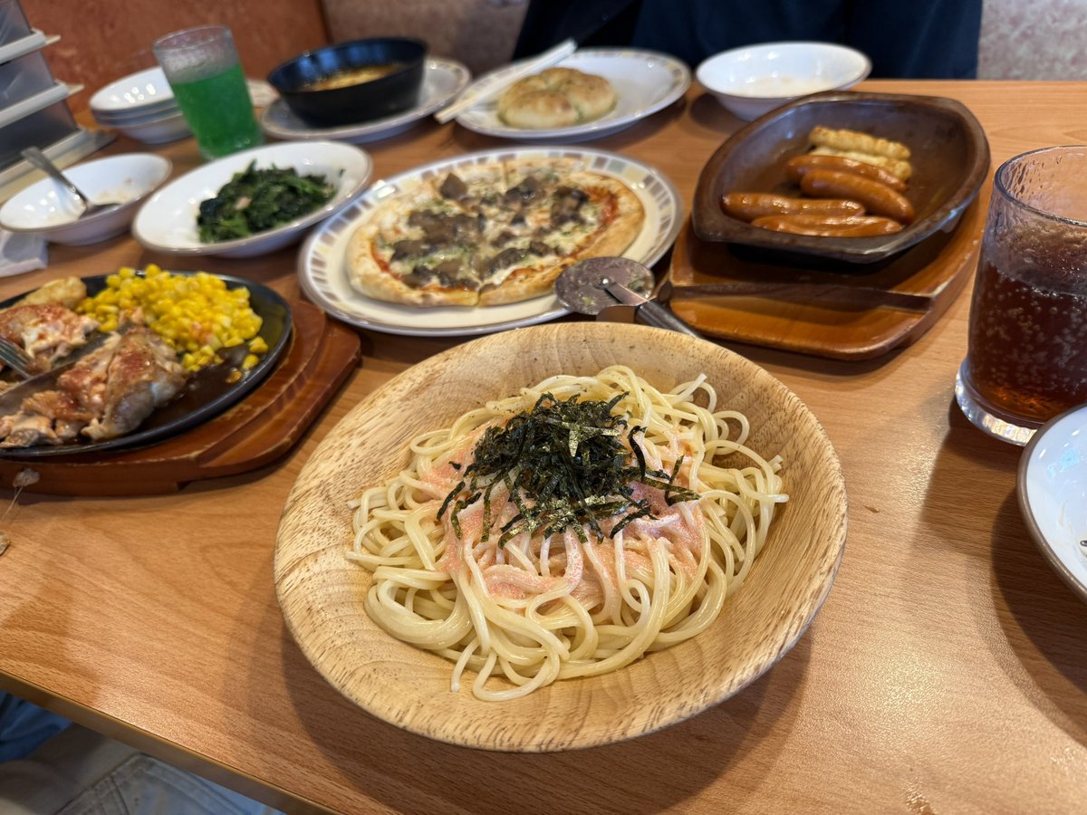 irisbeniko's tweet photo. わんこ帰宅前最後の餌やり https://t.co/bq1GTeTiee